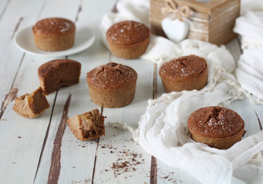 Muffin solo albumi al cacao e pera