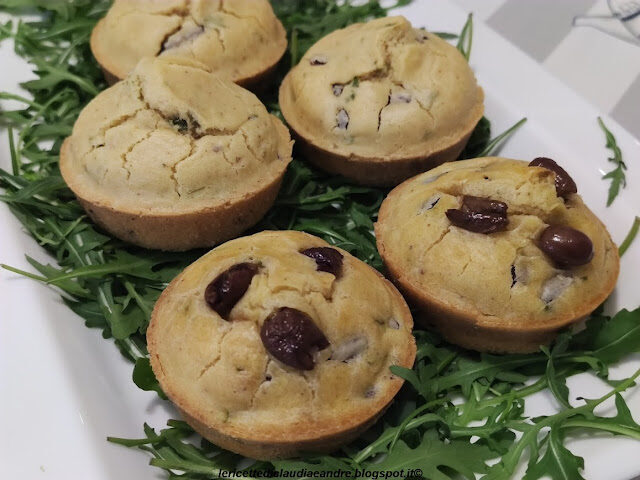 Muffin – tortini salati senza lattosio, senza burro, con fagioli rossi e olive taggiasche