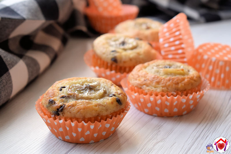 Muffin vegani alla banana e gocce di cioccolato