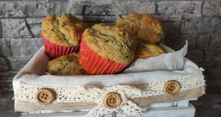 Muffin vegetariani al pesto di basilico e noci