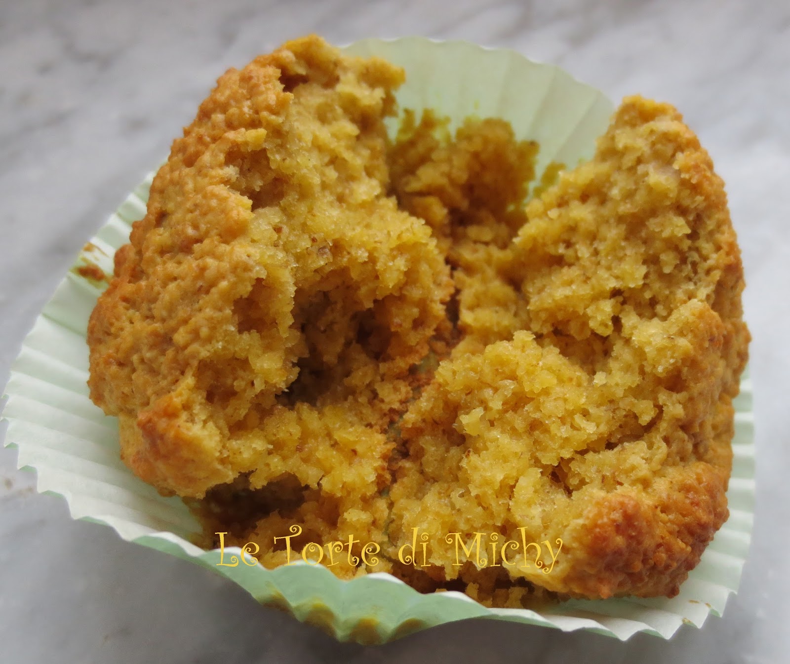 Muffins light con crusca d’avena e ricotta di bufala al profumo d’arancia