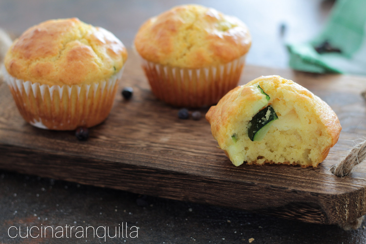 Muffins salati alle zucchine