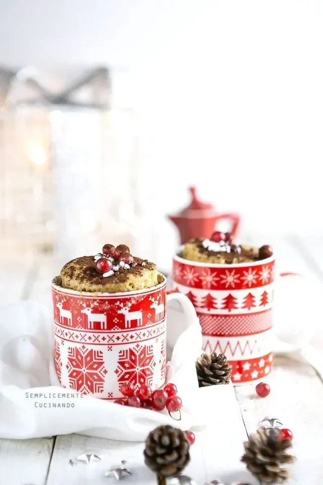 Mug cake ai profumi di Natale al microonde