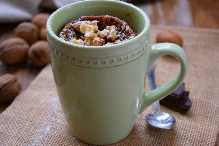 Mug cake al cioccolato e noci