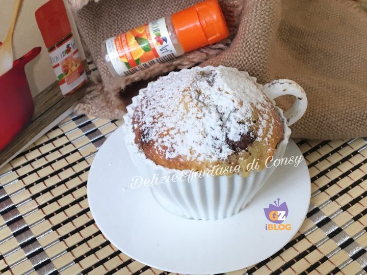 Mug cake in tazza con cioccolato
