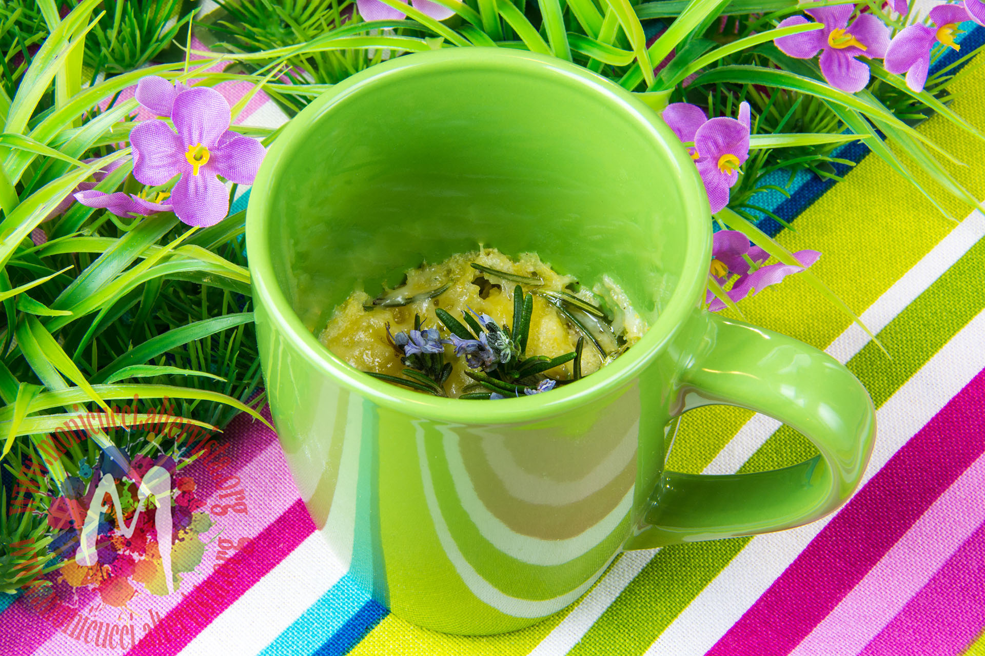 Mug Cake pan di mais groviera e rosmarino