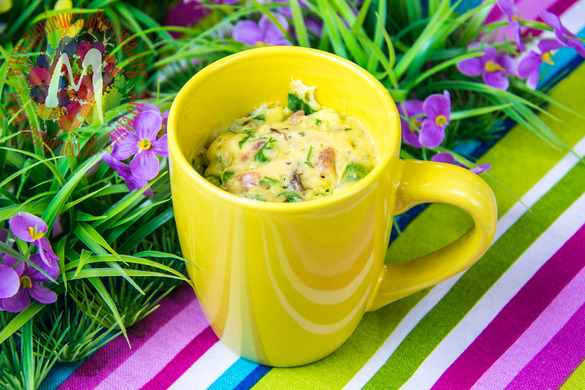 Mug Cake salsiccia e spinaci con uva sultanina