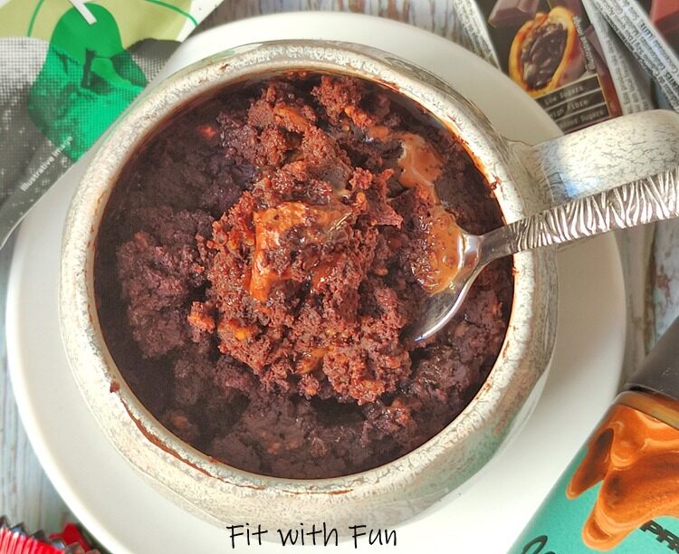 Mugcake vegan 4 ingredienti al cacao e succo di frutta