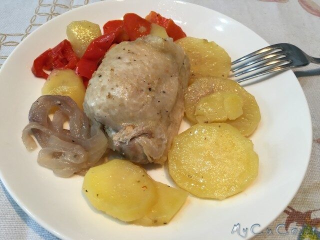 Multicottura col cuco: brodo e bollito misto, pollo al cartoccio con peperoni
