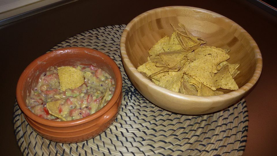 Nachos con salsa guacamole
