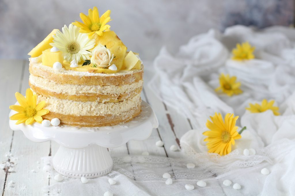 Naked cake con ananas facile e veloce