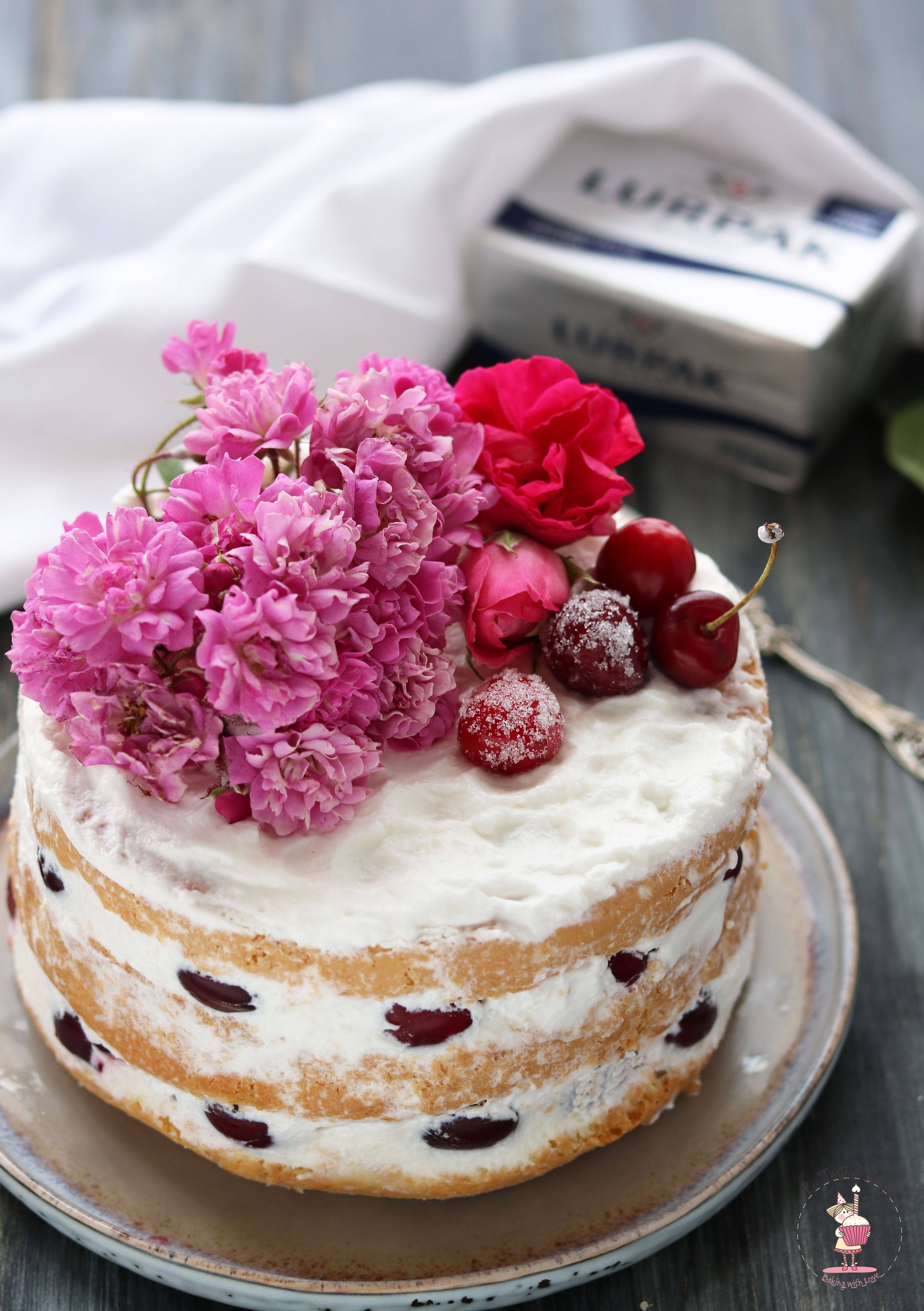 Naked cake con crema di ricotta e ciliege