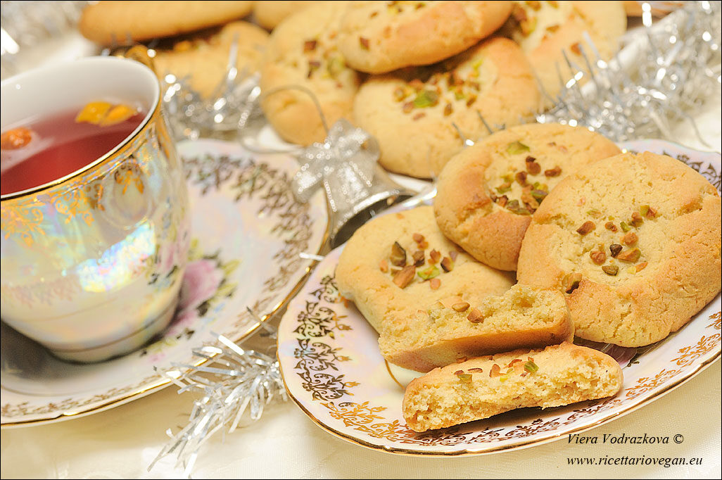 Nankhatai-frollini indiani al cardamomo e noce moscata
