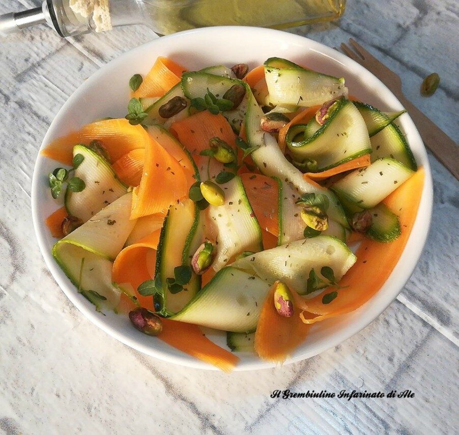 Nastri di zucchine e carote marinate