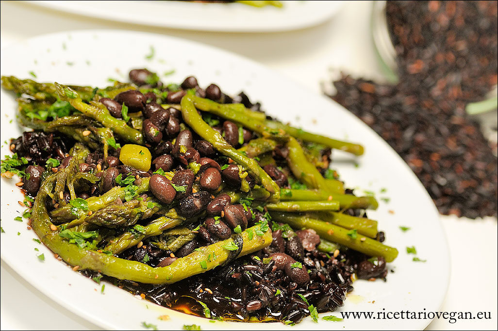 Nero su bianco con asparagi senza glutine