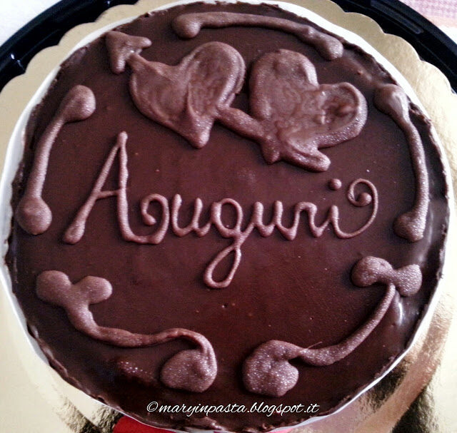New york cheesecake con copertura di ganache al cioccolato fondente