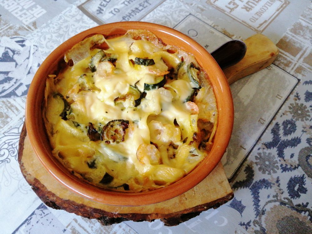Nidi di tagliatelle gratinati ai gamberi e zucchine