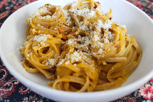 Nidi di tagliolini in crema di zucca