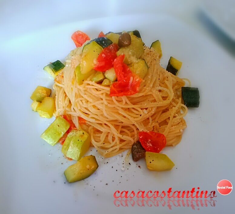 Nido di capellini con zucchine croccanti