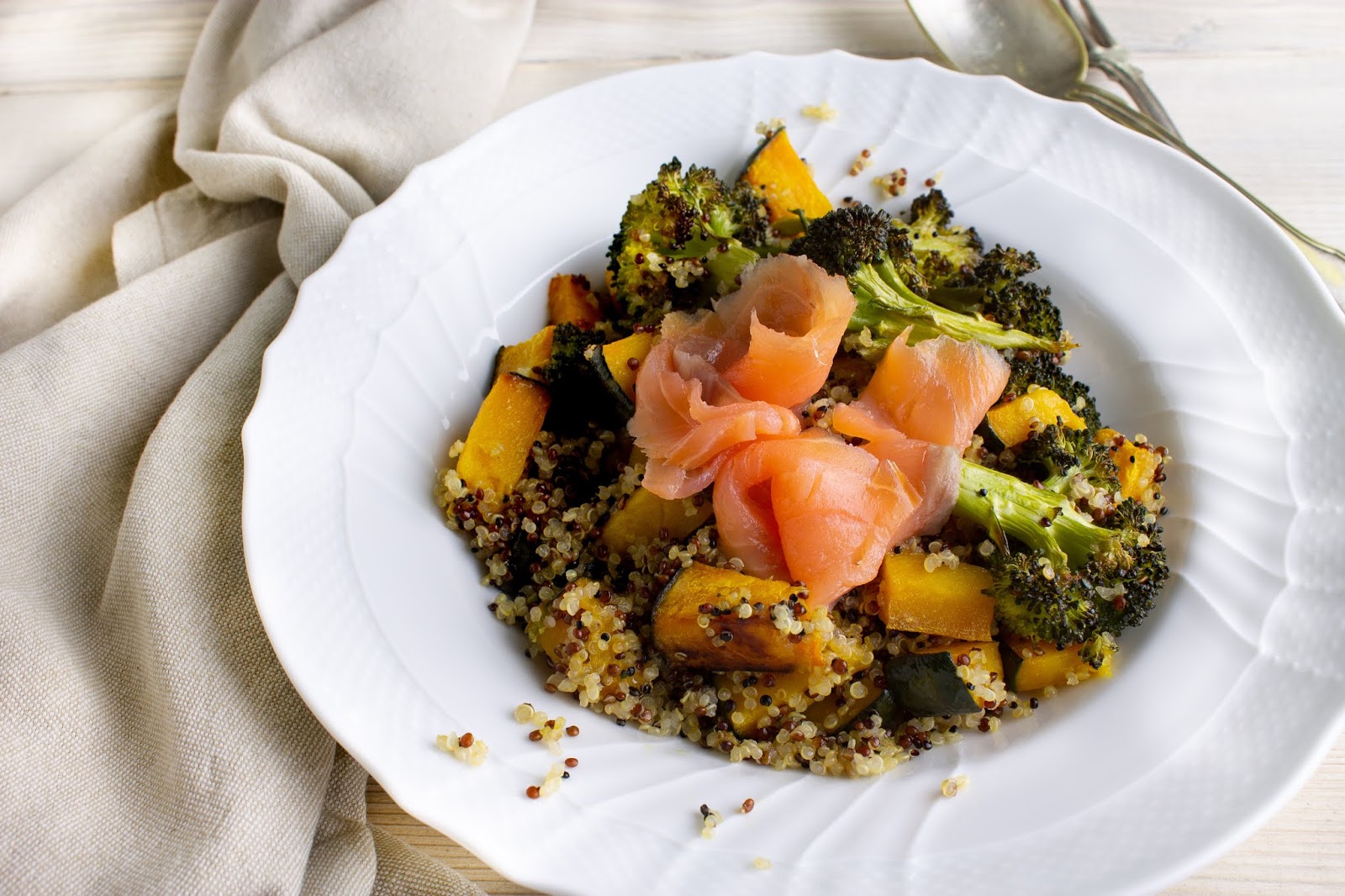 No dieta si educazione alimentare: come rimanere in forma tutto l’anno e insalata di quinoa al forno!
