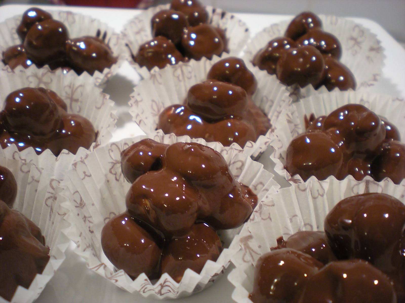 Nocciole tostate al cioccolato fondente