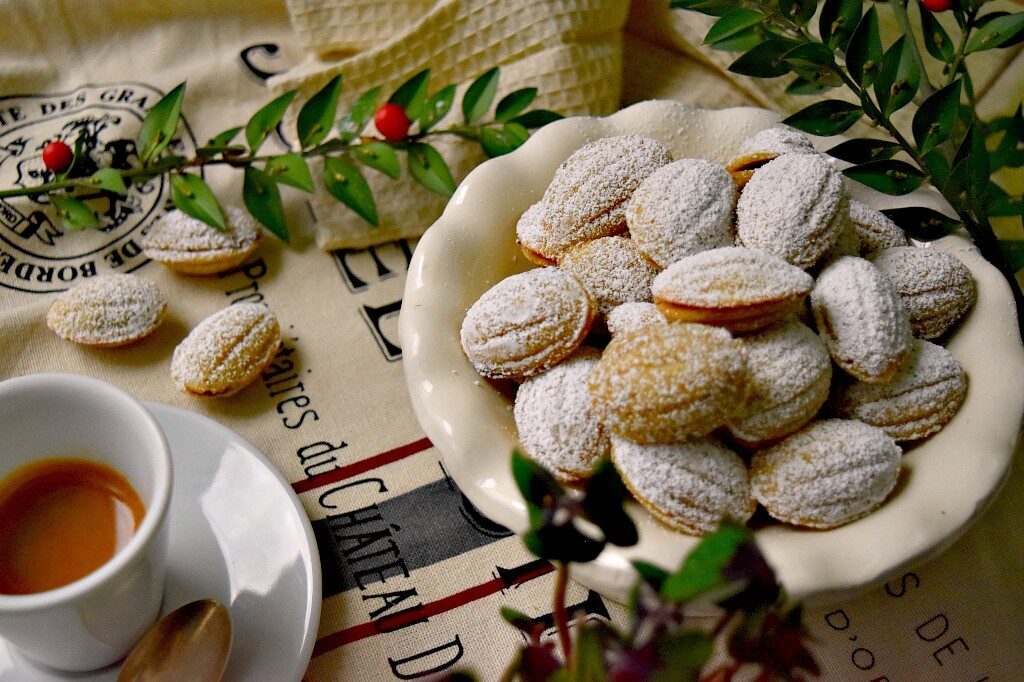 Noci di cialda con crema di nocciole