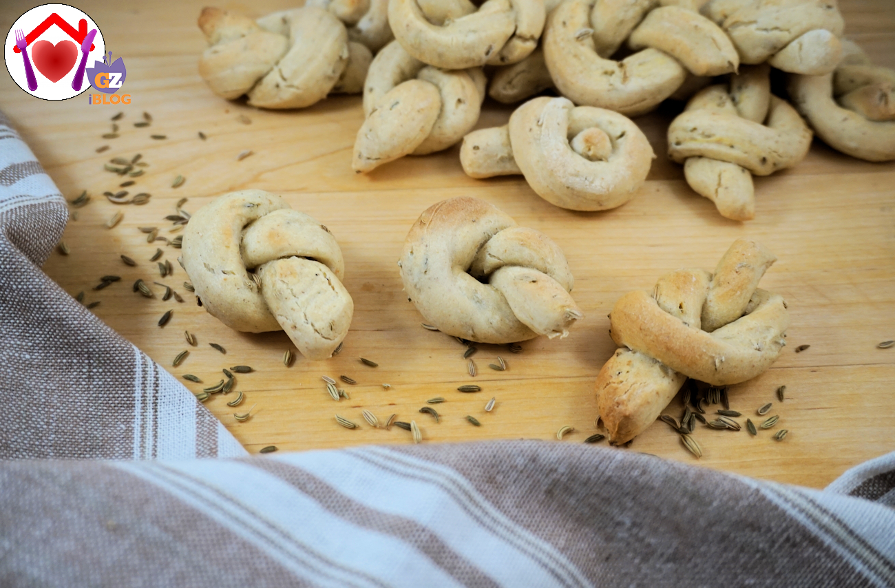 Nodini al finocchio con esubero di pasta madre
