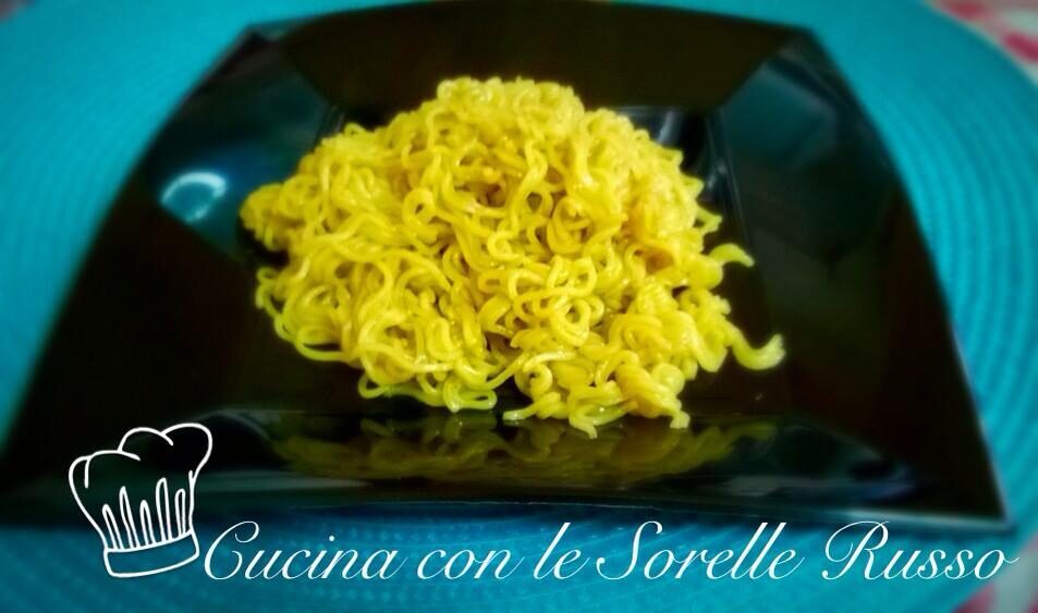 Noodles al curry, un tocco d’oriente a tavola