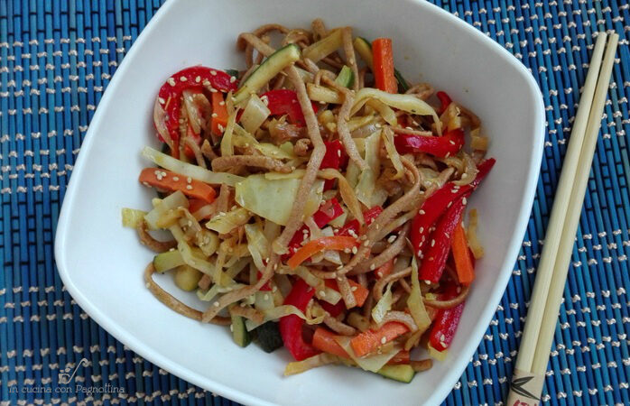 Noodles con verdure saltate