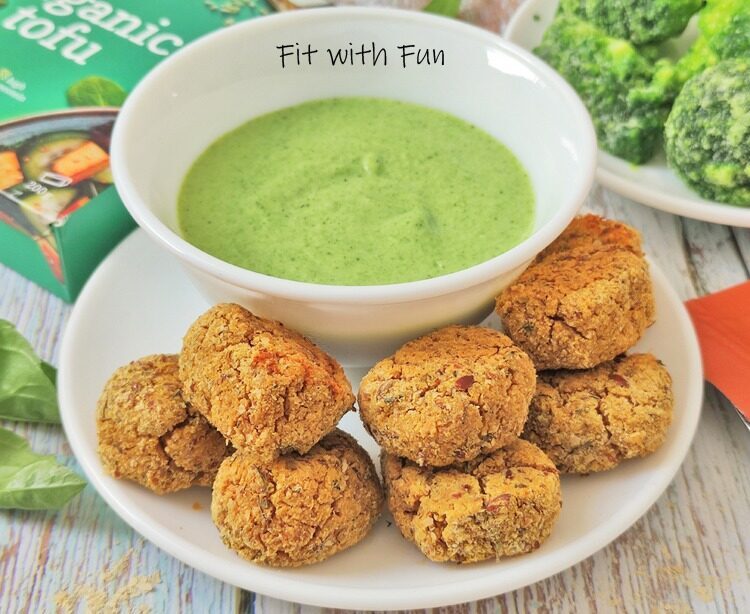 Nuggets di tofu con crema di broccoli keto vegan senza glutine
