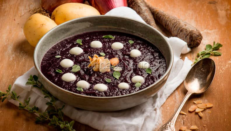 Nutrimento e sapori: Crema di carote viola, panna e mandorle