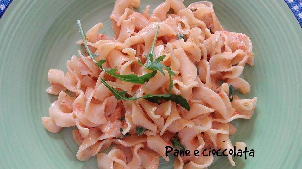 Nuvole con crema di peperoni e rucola