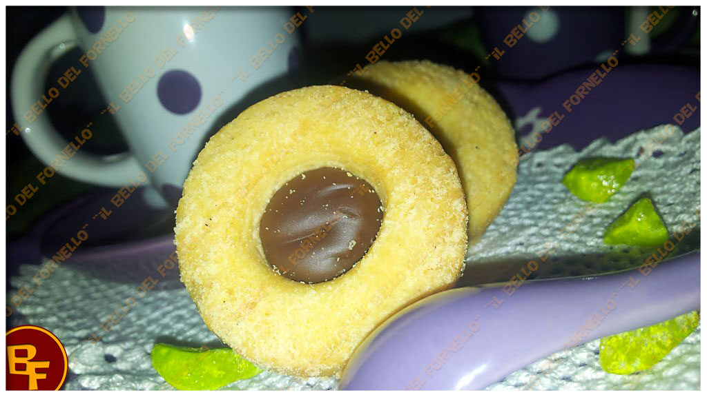 Occhi di bue con crema alla nocciola