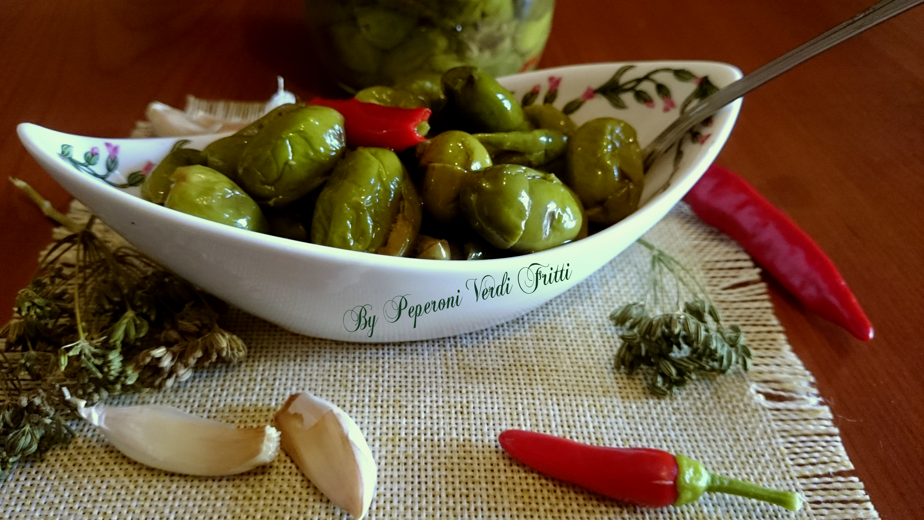 Olive ( ammaccate) schiacciate alla calabrese