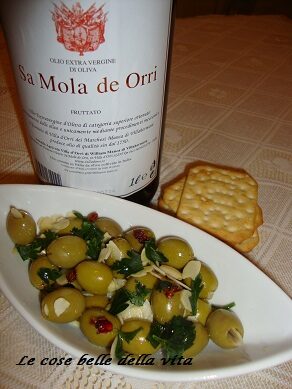 Olive verdi alle mandorle