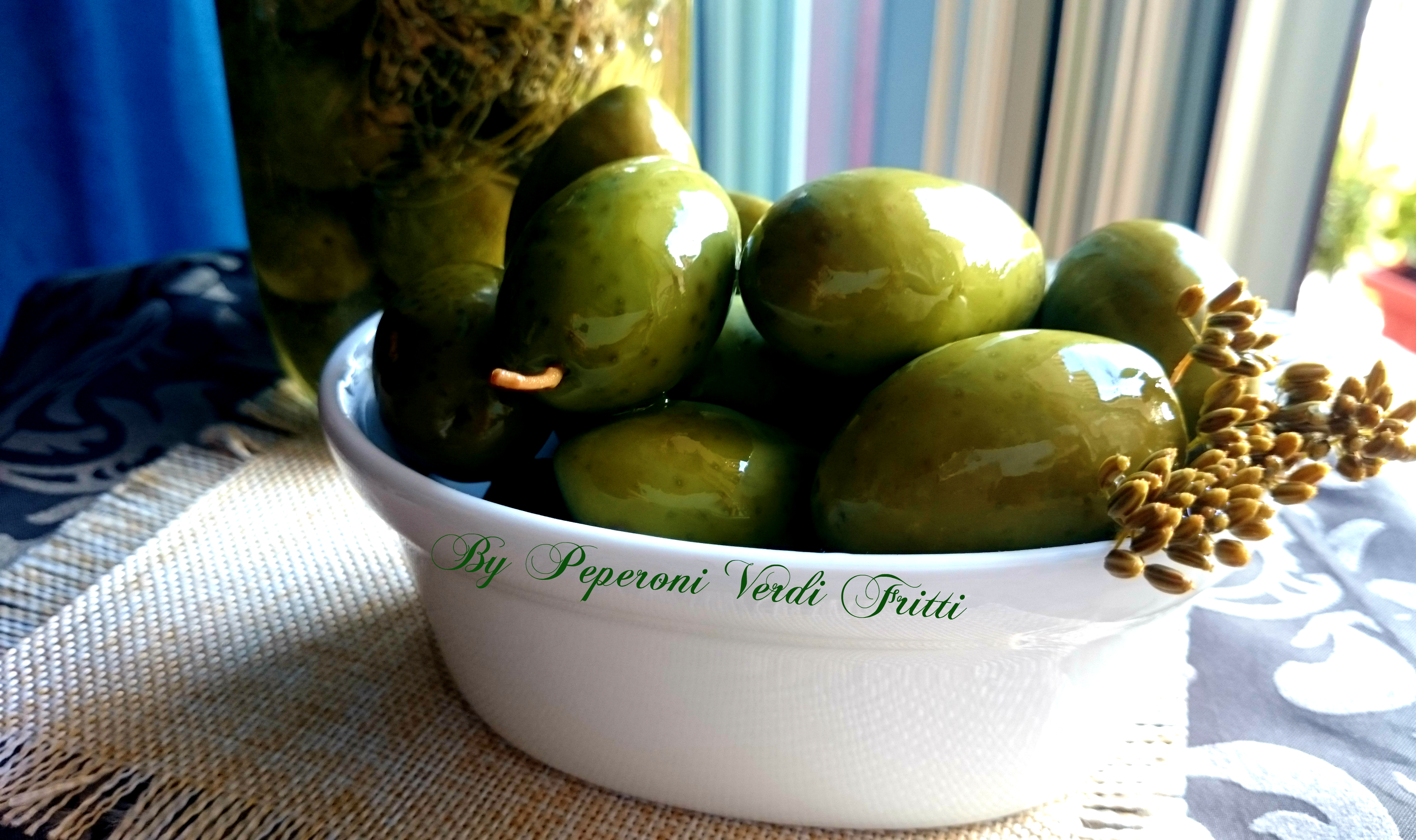 Olive verdi in salamoia con soda