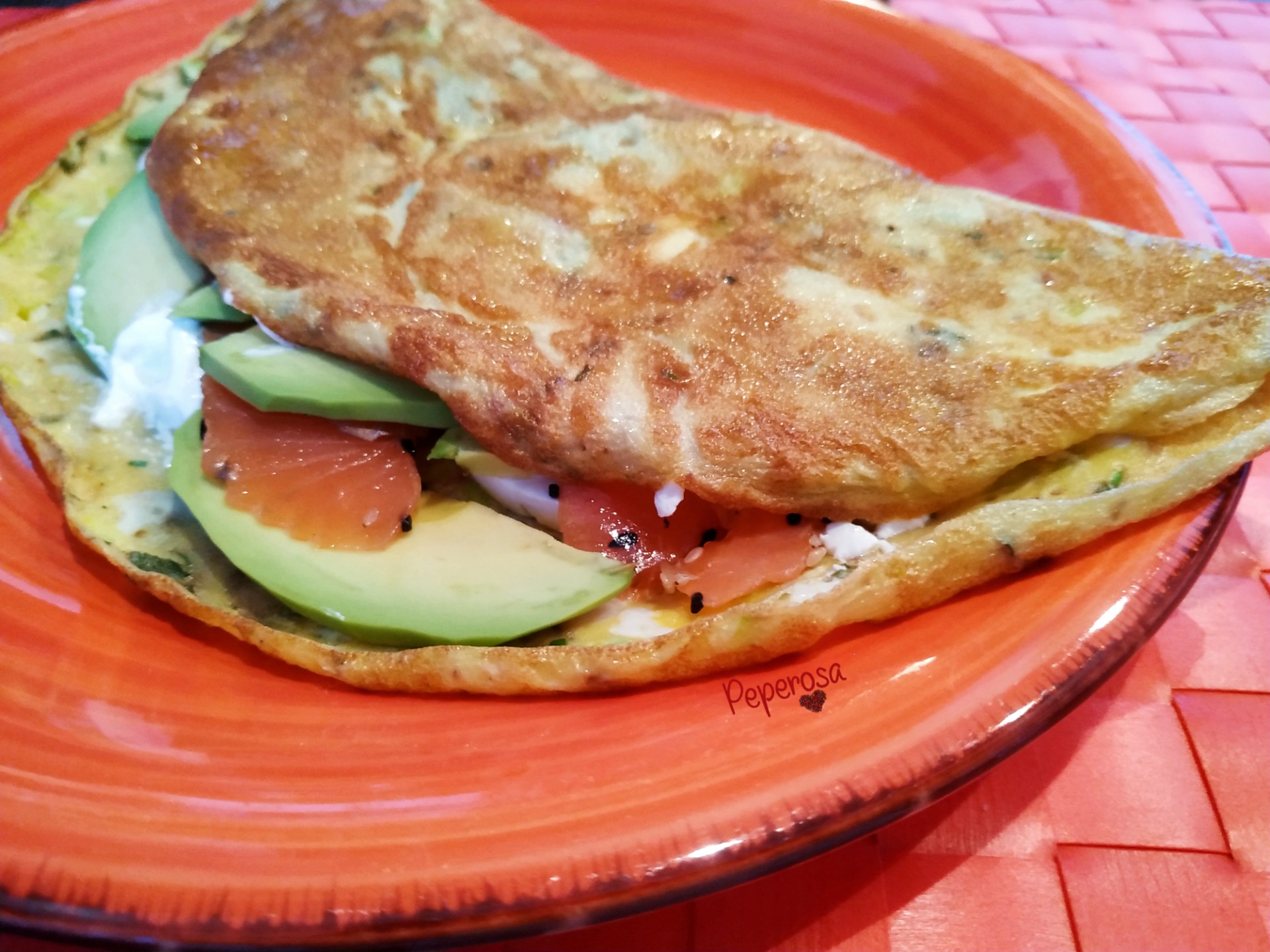 Omelette salmone, avocado e creme fresh