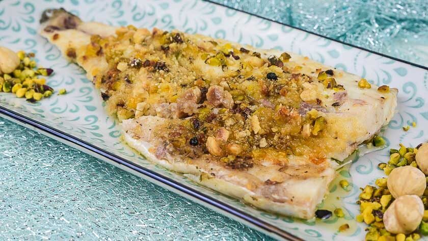 Orata al forno con granella di pistacchi e nocciole