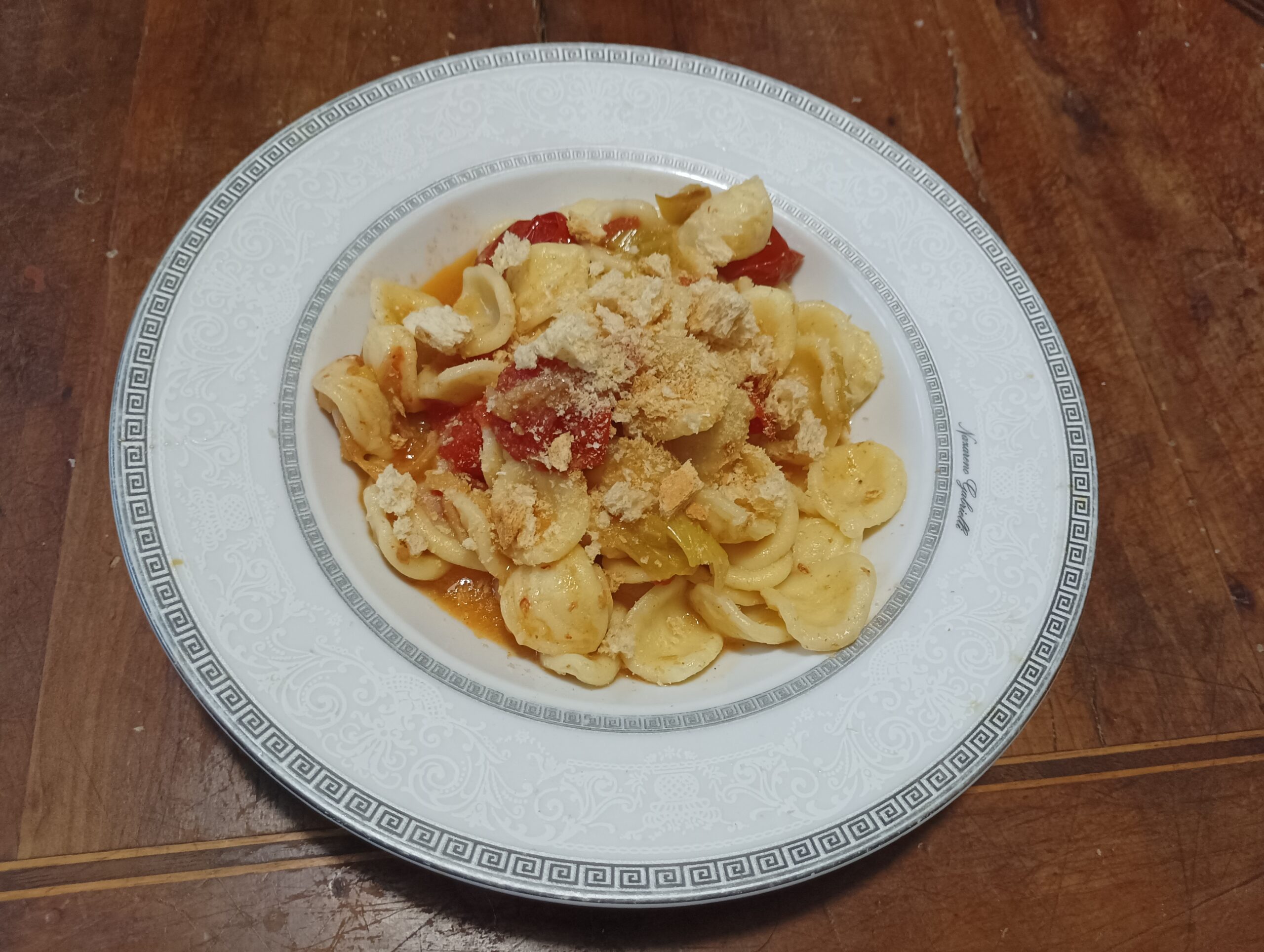 Orecchiette ai pomodorini e briciole di taralli