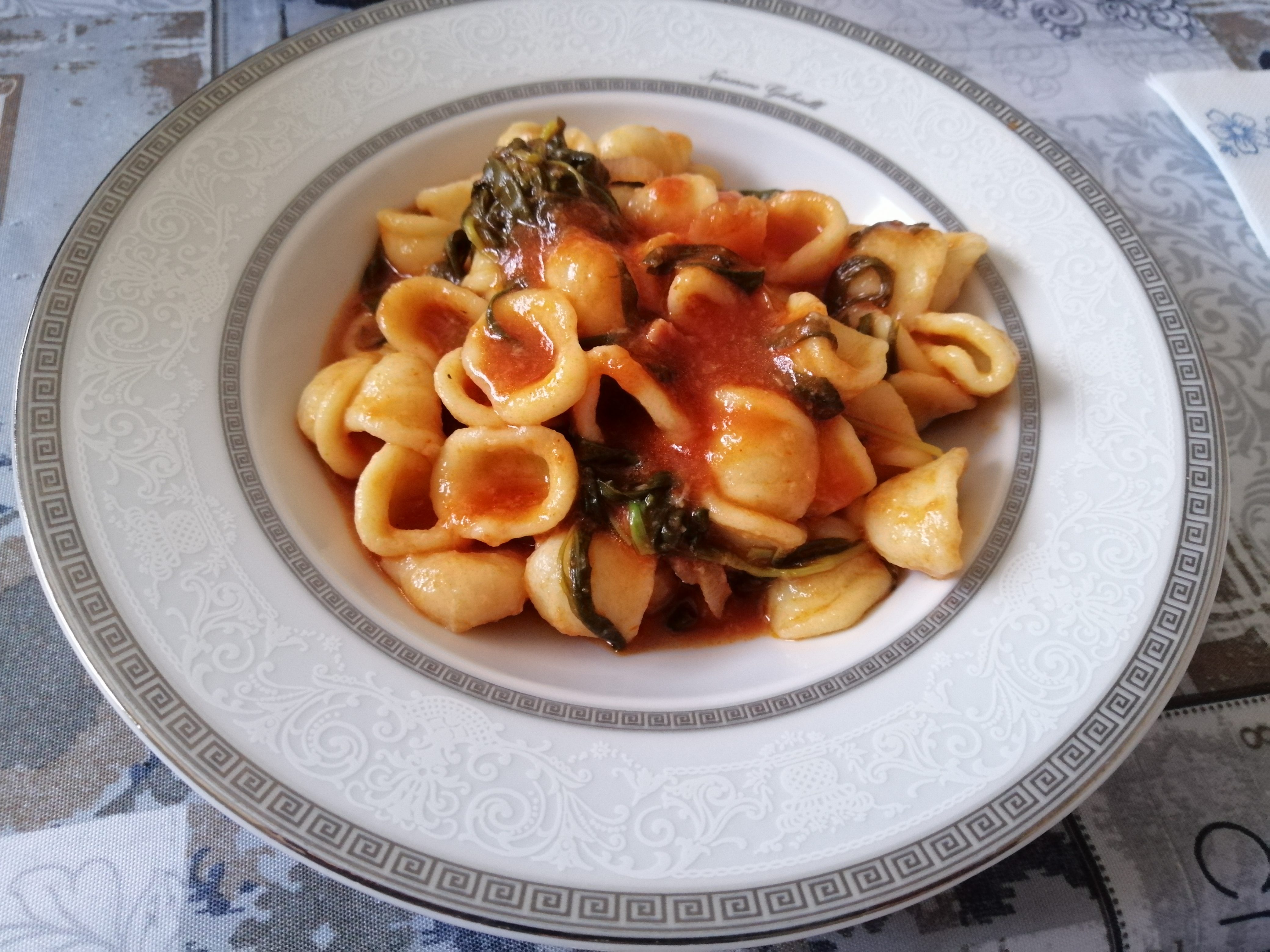 Orecchiette al ragù di stridoli e guanciale