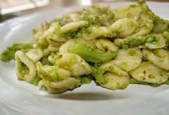 Orecchiette broccoli e acciughe