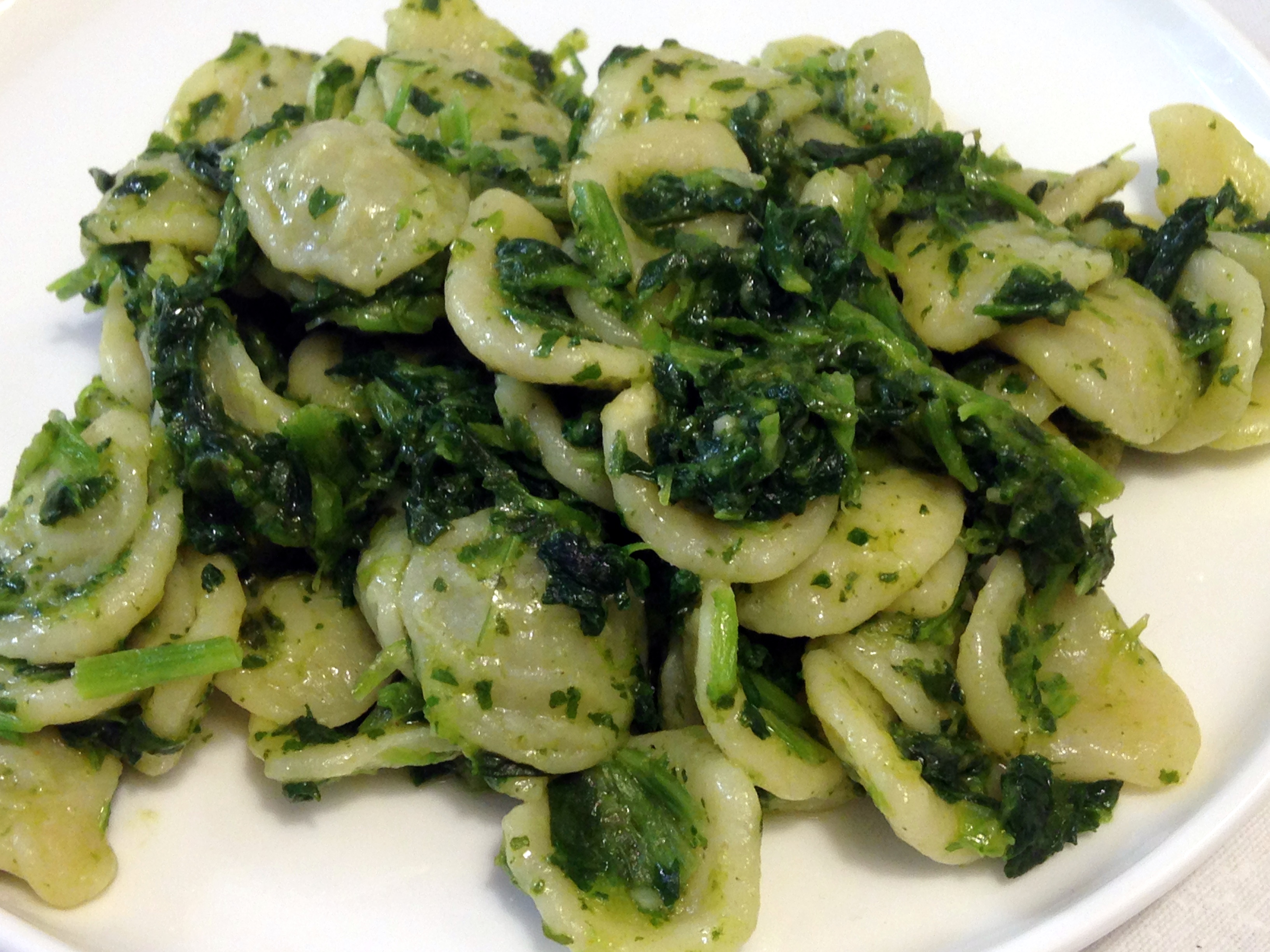 Orecchiette cime di rapa, acciughe e peperoncino