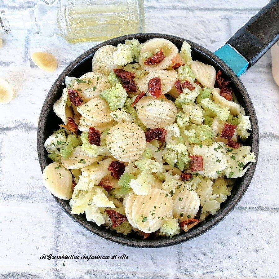 Orecchiette con broccoli e pomodori secchi