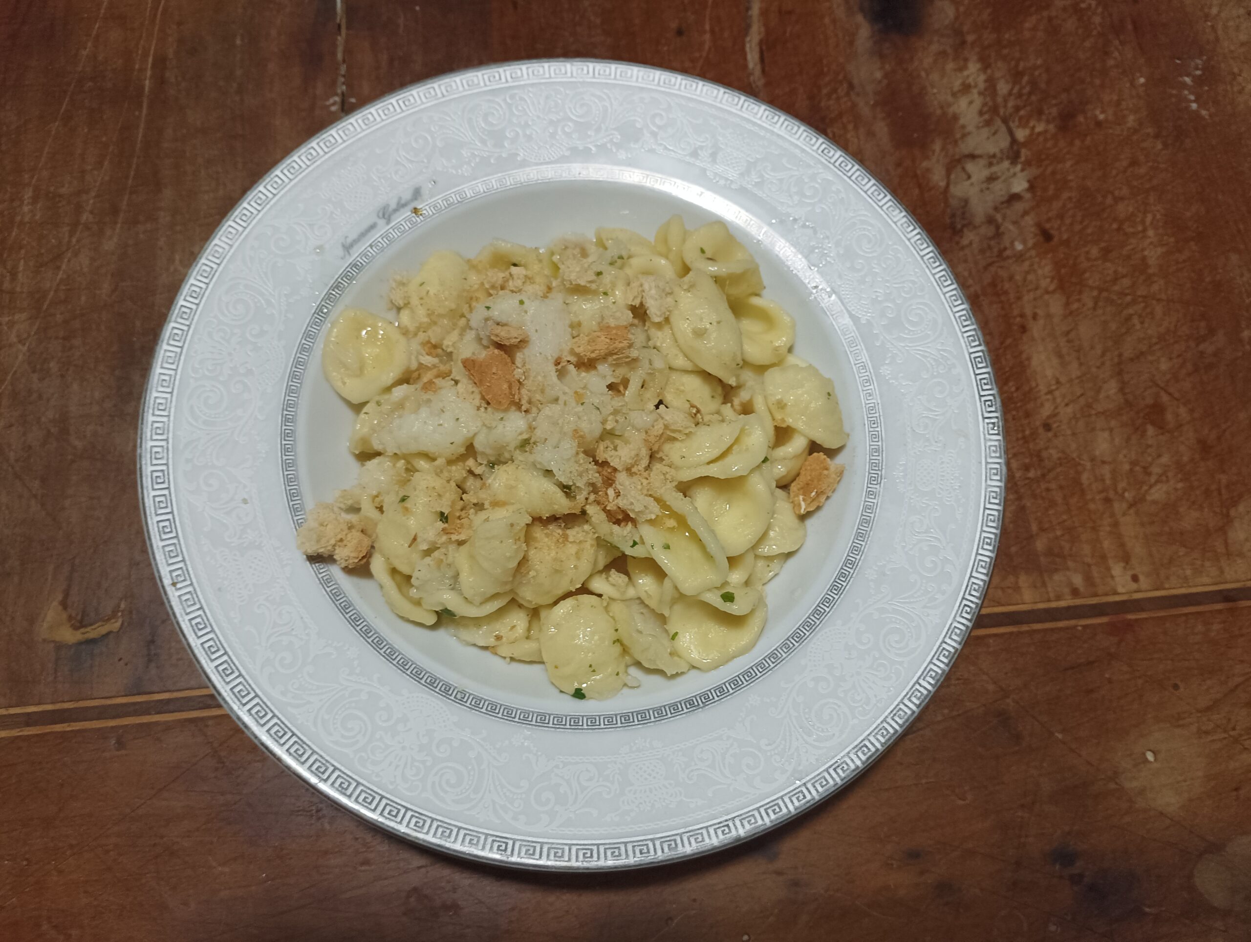 Orecchiette con cavolfiore e briciole di taralli