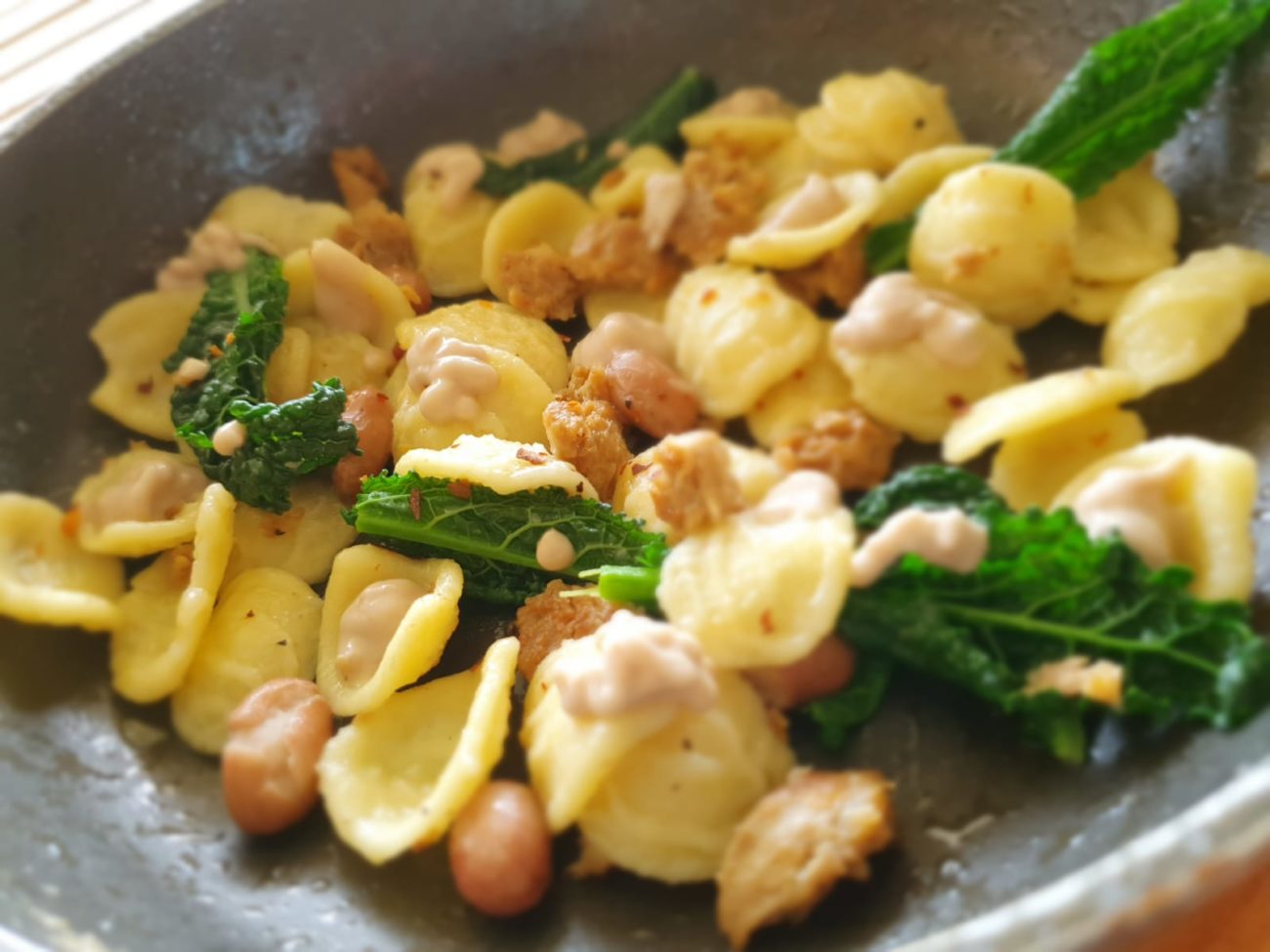 Orecchiette con fagioli, cavolo nero e quorn