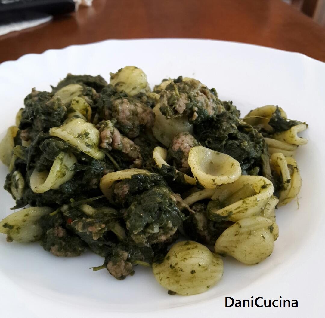 Orecchiette con le cime di rapa e salsiccia