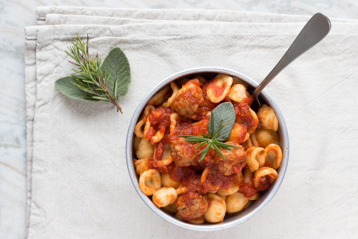Orecchiette con le polpette al sugo