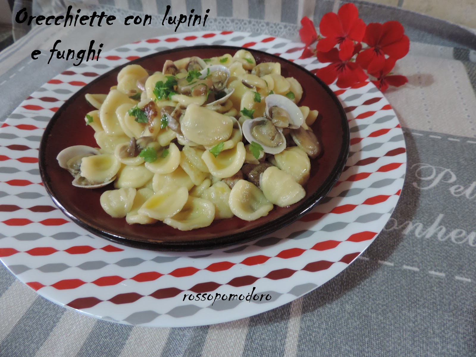 Orecchiette con lupini e funghi