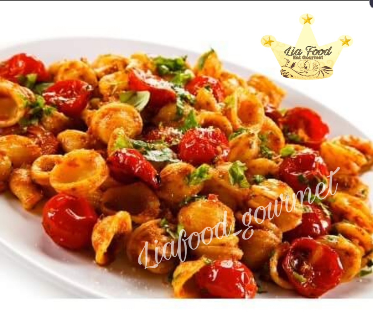 Orecchiette con pomodorini o”oppiennolo”e basilico
