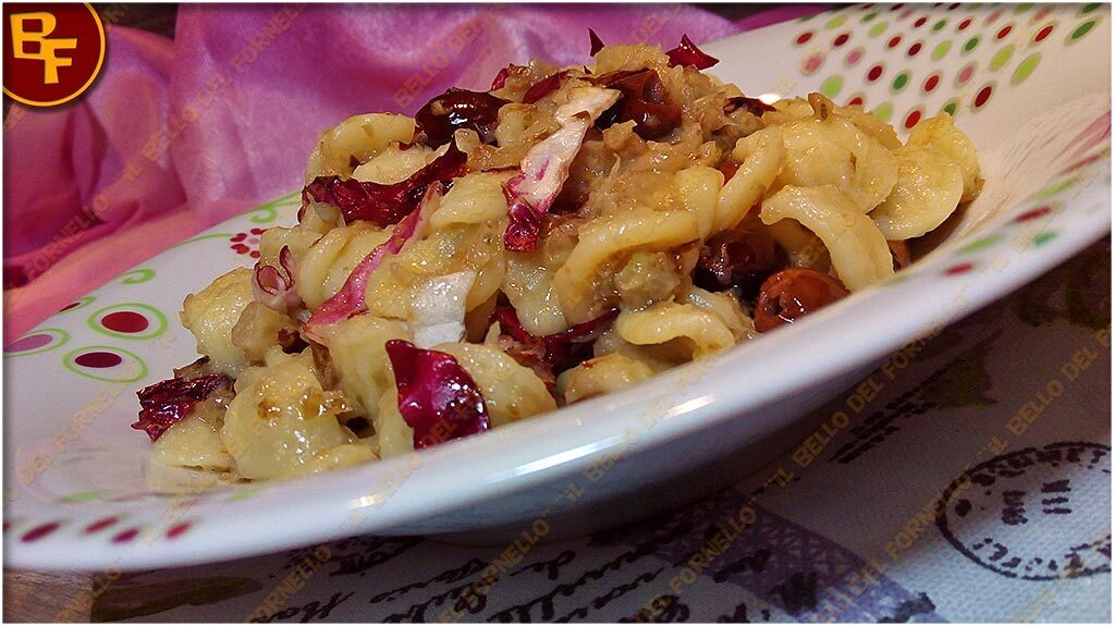 Orecchiette con radicchio olive e noci